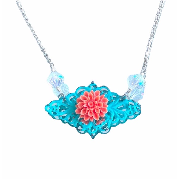 Flower on Lace Necklace - Picture 6 of 8